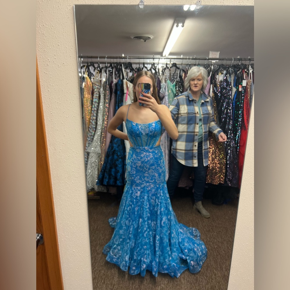 size 4 gorgeous blue mermaid style prom dress